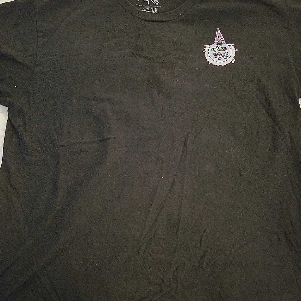 GRAPHIC TEE
